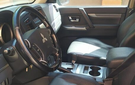 Mitsubishi Pajero IV, 2013 год, 2 350 000 рублей, 12 фотография