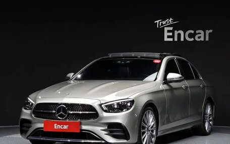 Mercedes-Benz E-Класс, 2022 год, 4 900 000 рублей, 1 фотография