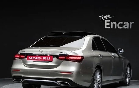 Mercedes-Benz E-Класс, 2022 год, 4 900 000 рублей, 2 фотография