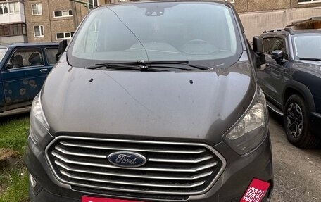 Ford Tourneo Custom I рестайлинг, 2018 год, 2 900 000 рублей, 2 фотография