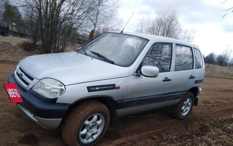 Chevrolet Niva I рестайлинг, 2004 год, 285 000 рублей, 2 фотография
