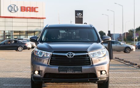 Toyota Highlander III, 2013 год, 2 495 000 рублей, 2 фотография