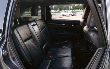 Toyota Highlander III, 2013 год, 2 495 000 рублей, 21 фотография