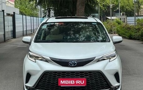 Toyota Sienna, 2023 год, 4 500 000 рублей, 2 фотография