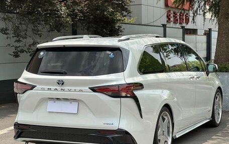 Toyota Sienna, 2023 год, 4 500 000 рублей, 4 фотография