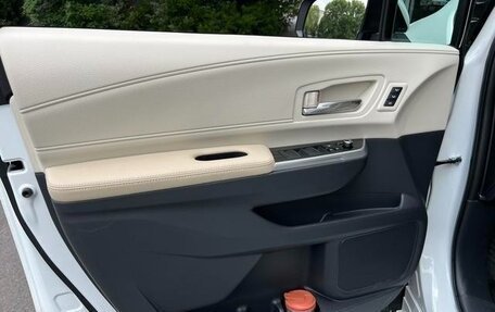 Toyota Sienna, 2023 год, 4 500 000 рублей, 13 фотография