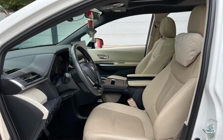 Toyota Sienna, 2023 год, 4 500 000 рублей, 15 фотография