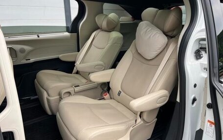 Toyota Sienna, 2023 год, 4 500 000 рублей, 12 фотография