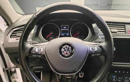Volkswagen Tiguan II, 2020 год, 2 390 000 рублей, 9 фотография