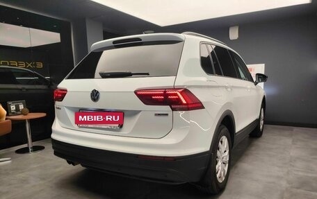 Volkswagen Tiguan II, 2020 год, 2 390 000 рублей, 6 фотография