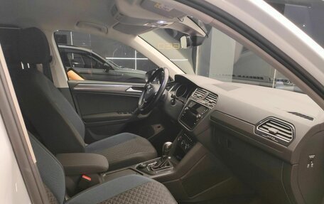 Volkswagen Tiguan II, 2020 год, 2 390 000 рублей, 17 фотография