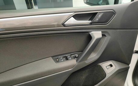 Volkswagen Tiguan II, 2020 год, 2 390 000 рублей, 21 фотография