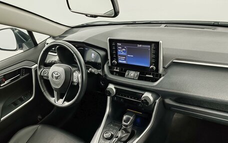 Toyota RAV4, 2021 год, 4 200 000 рублей, 11 фотография