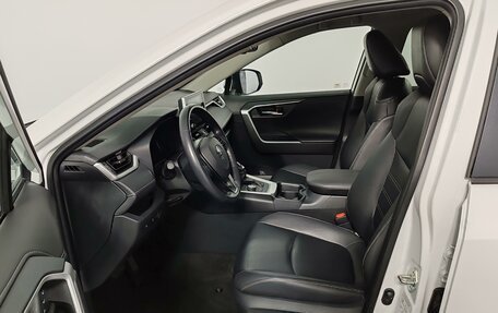 Toyota RAV4, 2021 год, 4 200 000 рублей, 16 фотография