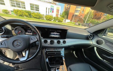 Mercedes-Benz E-Класс, 2018 год, 2 100 000 рублей, 13 фотография