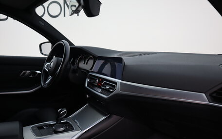 BMW 3 серия, 2019 год, 3 700 000 рублей, 17 фотография