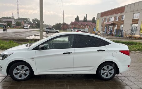 Hyundai Solaris II рестайлинг, 2015 год, 930 000 рублей, 2 фотография