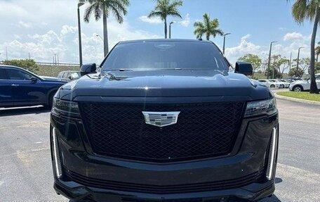 Cadillac Escalade V, 2023 год, 14 239 207 рублей, 2 фотография