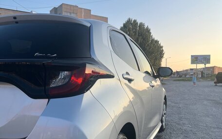 Toyota Yaris, 2021 год, 1 150 000 рублей, 5 фотография