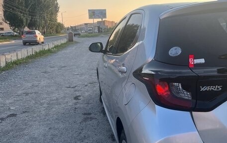 Toyota Yaris, 2021 год, 1 150 000 рублей, 7 фотография