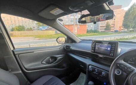 Toyota Yaris, 2021 год, 1 150 000 рублей, 18 фотография