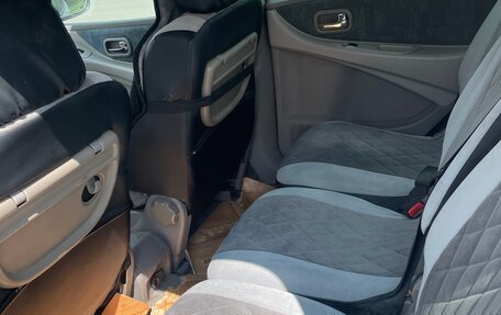 Nissan Tino, 2000 год, 300 000 рублей, 4 фотография
