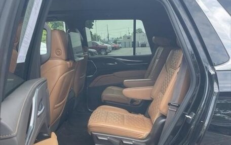 Cadillac Escalade V, 2023 год, 12 960 931 рублей, 6 фотография
