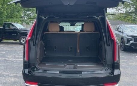 Cadillac Escalade V, 2023 год, 12 960 931 рублей, 9 фотография