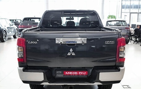 Mitsubishi L200 IV рестайлинг, 2022 год, 3 850 000 рублей, 6 фотография