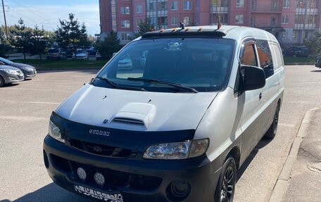Hyundai H-1 II рестайлинг, 2003 год, 499 000 рублей, 1 фотография