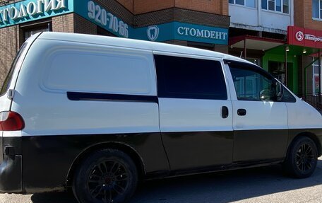 Hyundai H-1 II рестайлинг, 2003 год, 499 000 рублей, 3 фотография