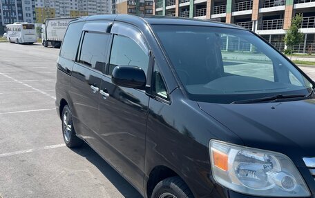 Toyota Noah III, 2006 год, 1 150 000 рублей, 9 фотография