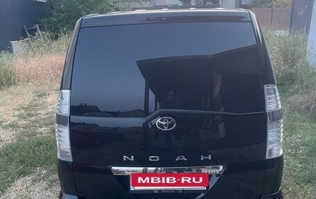 Toyota Noah III, 2006 год, 1 150 000 рублей, 5 фотография