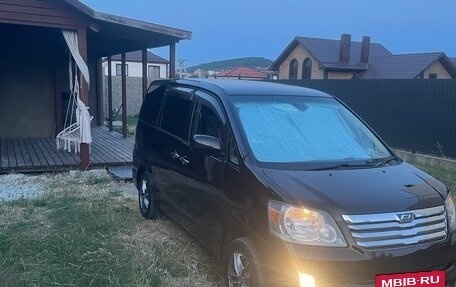 Toyota Noah III, 2006 год, 1 150 000 рублей, 2 фотография