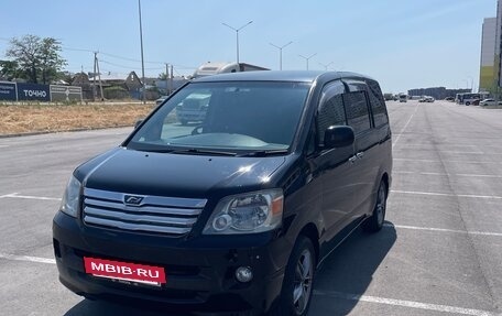 Toyota Noah III, 2006 год, 1 150 000 рублей, 14 фотография