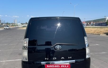 Toyota Noah III, 2006 год, 1 150 000 рублей, 11 фотография