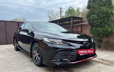 Toyota Camry, 2021 год, 3 550 000 рублей, 2 фотография