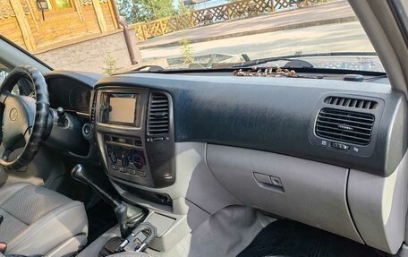 Toyota Land Cruiser 100 рестайлинг 2, 2003 год, 2 500 000 рублей, 7 фотография