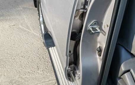 Toyota Land Cruiser 100 рестайлинг 2, 2003 год, 2 500 000 рублей, 19 фотография
