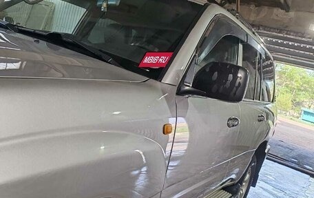 Toyota Land Cruiser 100 рестайлинг 2, 2003 год, 2 500 000 рублей, 21 фотография