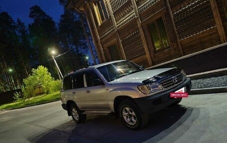 Toyota Land Cruiser 100 рестайлинг 2, 2003 год, 2 500 000 рублей, 23 фотография