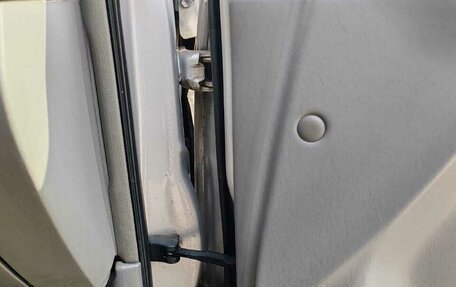 Toyota Land Cruiser 100 рестайлинг 2, 2003 год, 2 500 000 рублей, 32 фотография