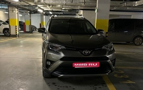 Toyota RAV4, 2017 год, 2 383 000 рублей, 2 фотография