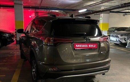 Toyota RAV4, 2017 год, 2 383 000 рублей, 4 фотография