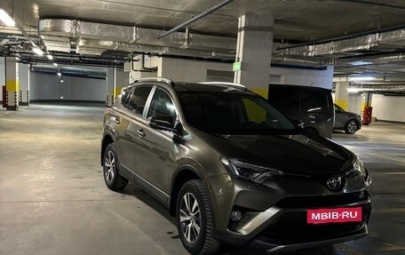 Toyota RAV4, 2017 год, 2 383 000 рублей, 5 фотография