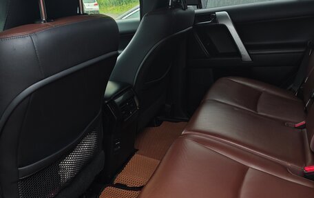 Toyota Land Cruiser Prado 150 рестайлинг 2, 2017 год, 4 190 000 рублей, 5 фотография