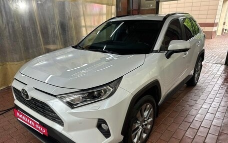 Toyota RAV4, 2022 год, 4 250 000 рублей, 3 фотография