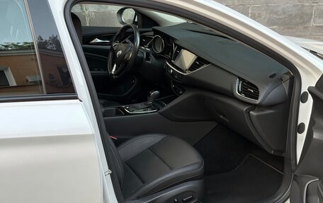 Buick Regal VI, 2017 год, 2 950 000 рублей, 18 фотография