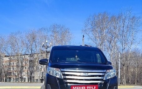 Toyota Noah III, 2015 год, 1 590 000 рублей, 2 фотография