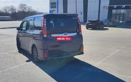 Toyota Noah III, 2015 год, 1 590 000 рублей, 6 фотография
